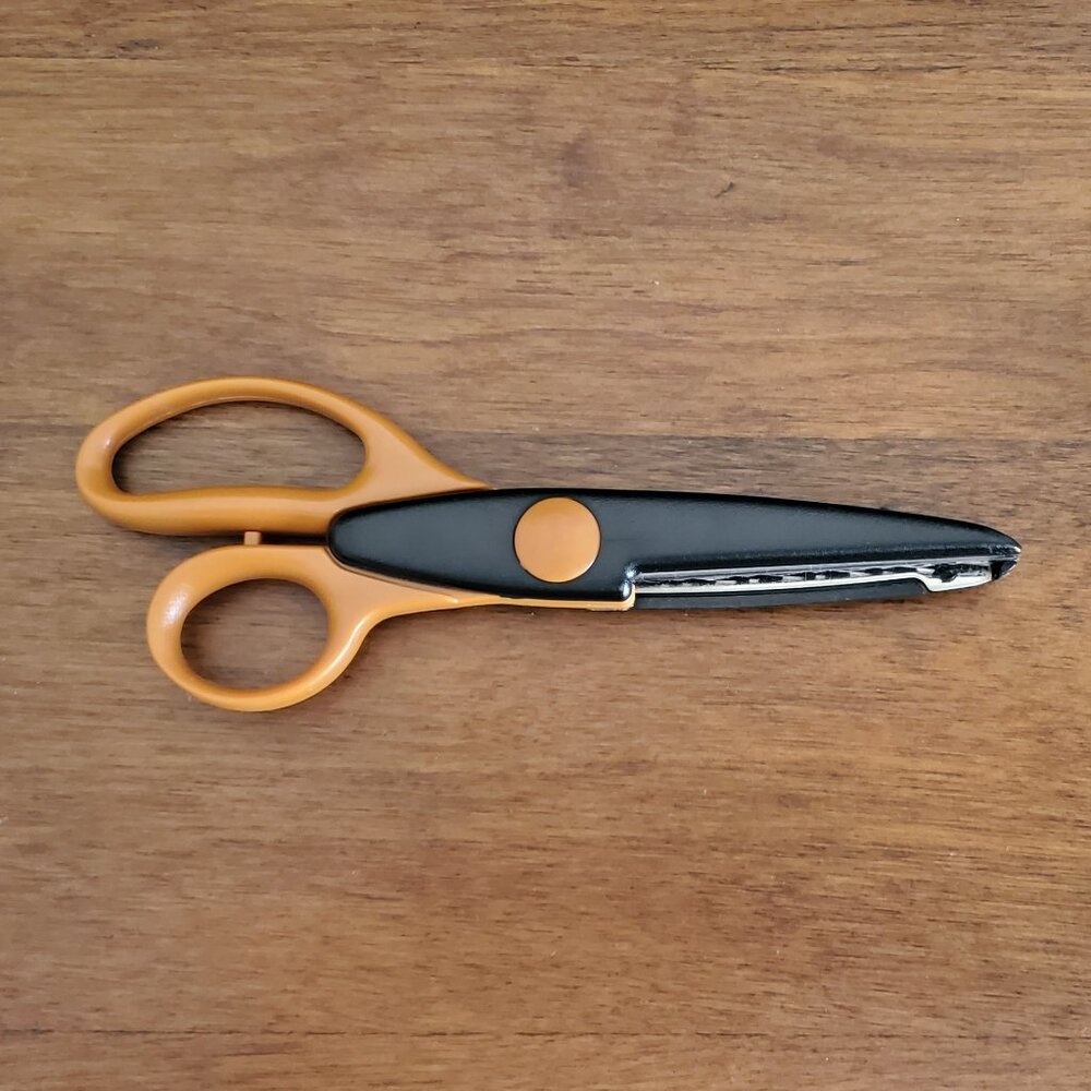 Fiskars Edger Scissors Used - Picture 2 of 6